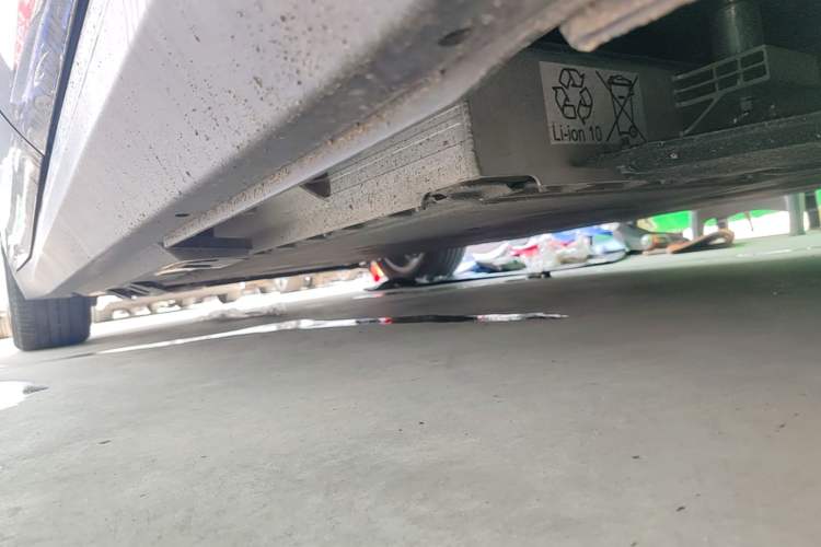 Used Hongqi E-QM5 2021 Charging Version Flagship Edition Left Side Sill