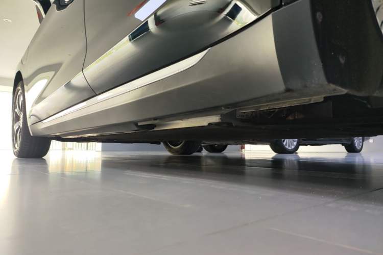 Used Hongqi E-QM5 2021 Charging Version Flagship Edition Left Side Sill