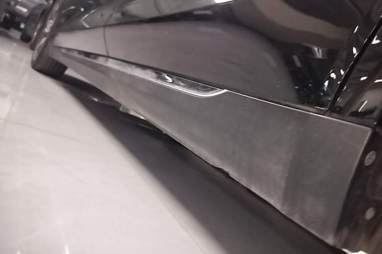 Used Hongqi E-QM5 2021 Charging Version Flagship Edition Left Side Sill
