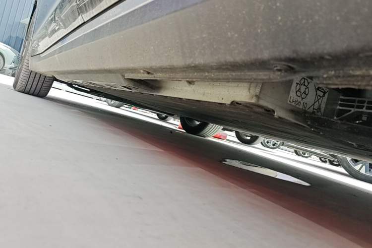 Used Hongqi E-QM5 2021 Charging Version Flagship Edition Left Side Sill