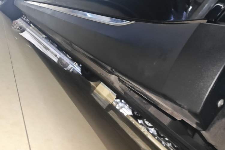 Used Hongqi E-QM5 2021 Charging Version Flagship Edition Left Side Sill
