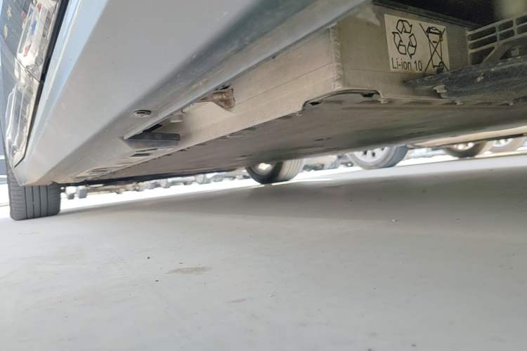 Used Hongqi E-QM5 2021 Charging Version Flagship Edition Left Side Sill