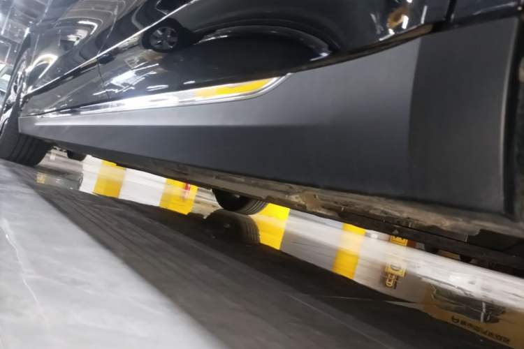 Used Hongqi E-QM5 2021 Online Booking Charging T3 Edition 5-Seater Left Side Sill