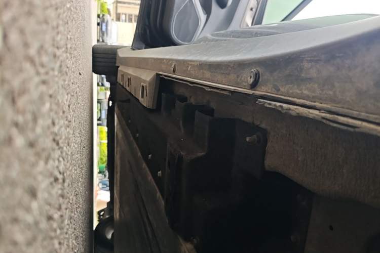 Used Hongqi E-QM5 2021 Charging Version Flagship Edition Left Side Sill