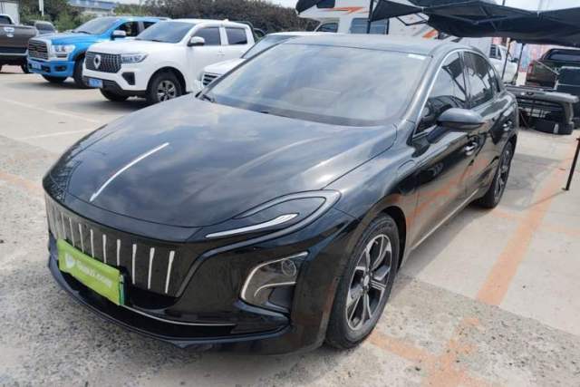 Ojetý Hongqi E-QM5 2021 Charging T3 Version 4 Seats