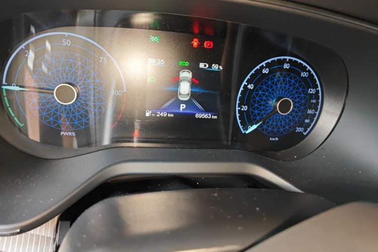 Used Hongqi E-QM5 2021 Charging T3 Version 4 Seats Odometer Close Up