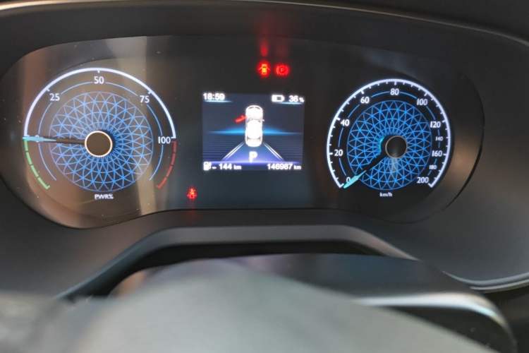 Used Hongqi E-QM5 2021 Online Booking Charging Basic Edition 5 Seats Odometer Close Up