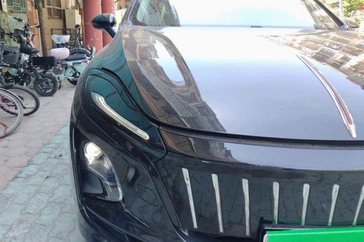 Used Hongqi E-QM5 2021 Online Booking Charging Basic Edition 4 Seats Right Front Headlight