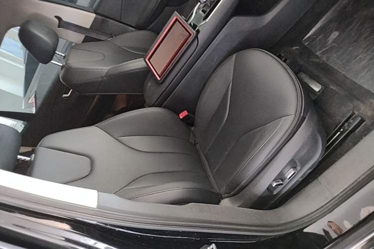 Used Hongqi E-QM5 2021 Charging Version Flagship Edition Right Front Seat