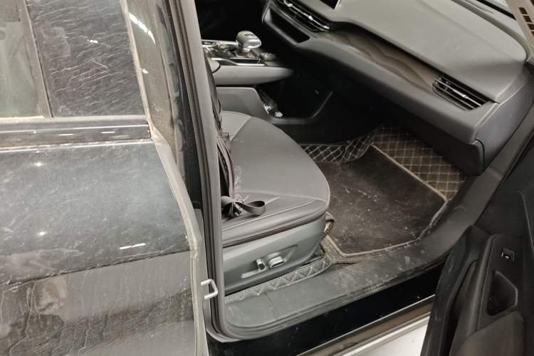 Used Hongqi E-QM5 2021 Charging Version Flagship Edition Right Front Seat