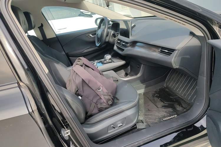 Used Hongqi E-QM5 2021 Charging Version Flagship Edition Right Front Seat