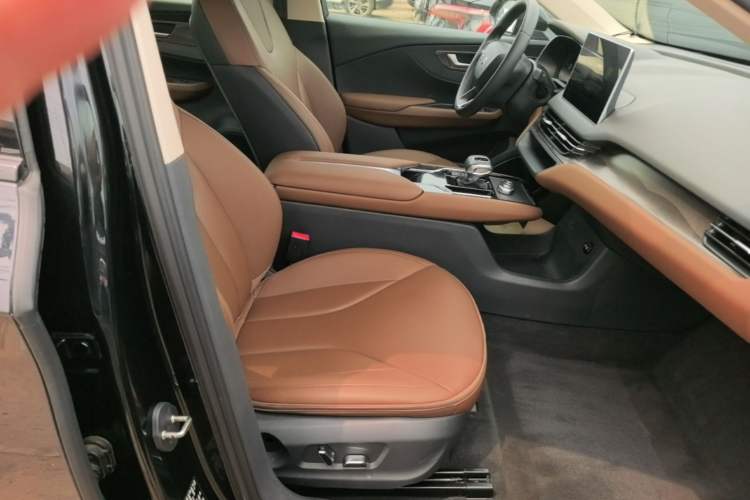 Used Hongqi E-QM5 2021 Online Booking Charging T3 Edition 4 Seats Right Front Seat