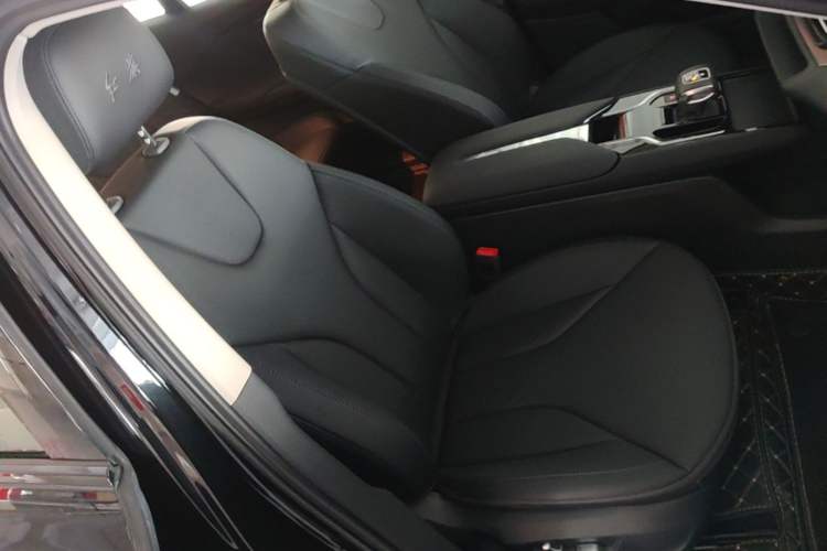 Used Hongqi E-QM5 2021 Charging T3 Version 5 Seats Right Front Seat