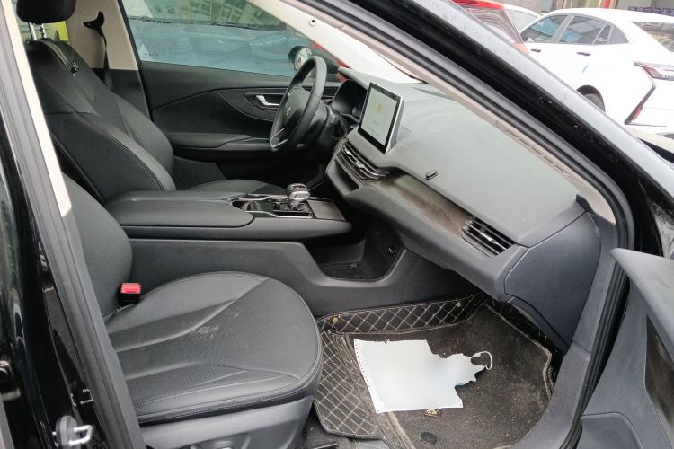 Used Hongqi E-QM5 2021 Charging Version Flagship Edition Right Front Seat