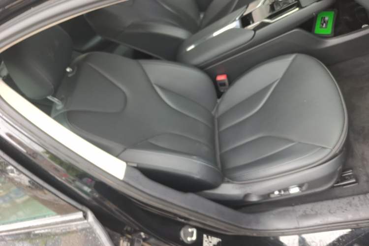 Used Hongqi E-QM5 2021 Charging T3 Version 5 Seats Right Front Seat