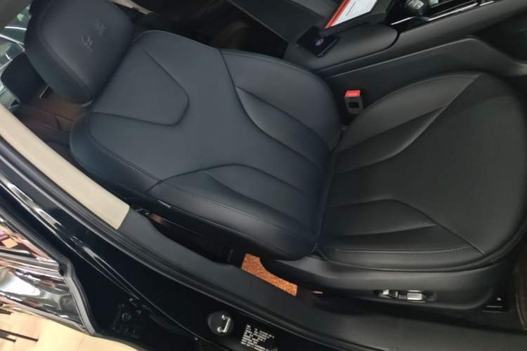 Used Hongqi E-QM5 2021 Charging Version Flagship Edition Right Front Seat