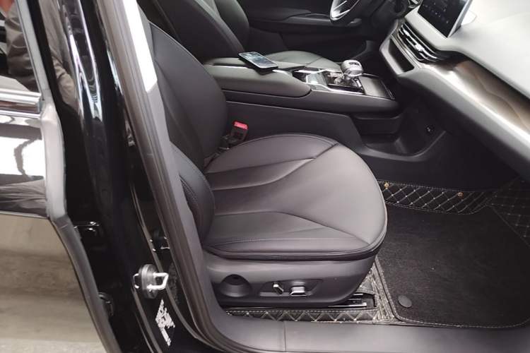 Used Hongqi E-QM5 2021 Charging Version Flagship Edition Right Front Seat