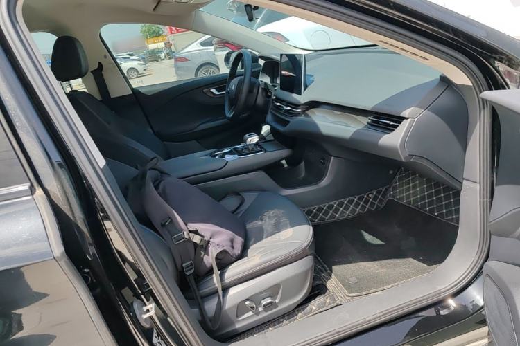 Used Hongqi E-QM5 2021 Charging Version Flagship Edition Right Front Seat