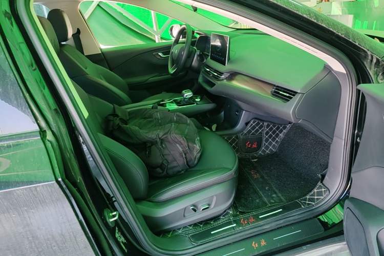 Used Hongqi E-QM5 2021 Charging Version Flagship Edition Right Front Seat