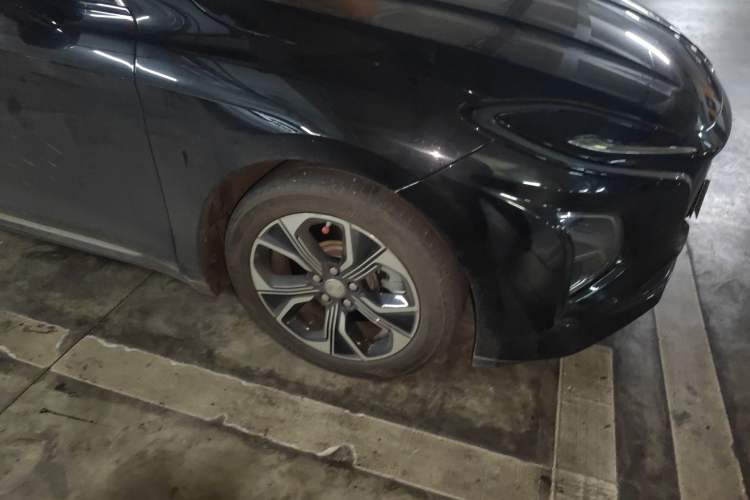 Used Hongqi E-QM5 2021 Charging Version Flagship Edition Right Front Wheel Hub