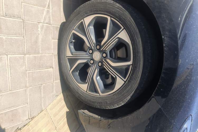 Used Hongqi E-QM5 2021 Online Booking Charging T3 Edition 5-Seater Right Front Wheel Hub