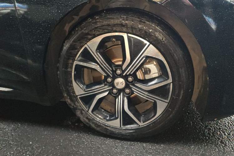 Used Hongqi E-QM5 2021 Charging Didi Edition Right Front Wheel Hub