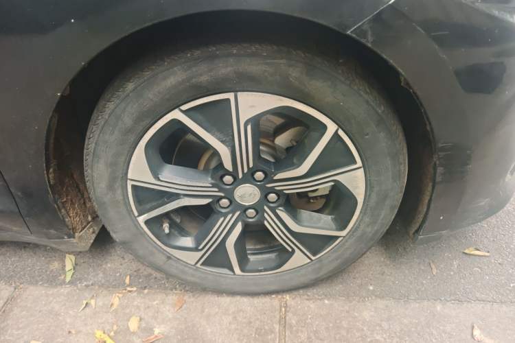 Used Hongqi E-QM5 2021 Online Booking Charging Basic Edition 5 Seats Right Front Wheel Hub