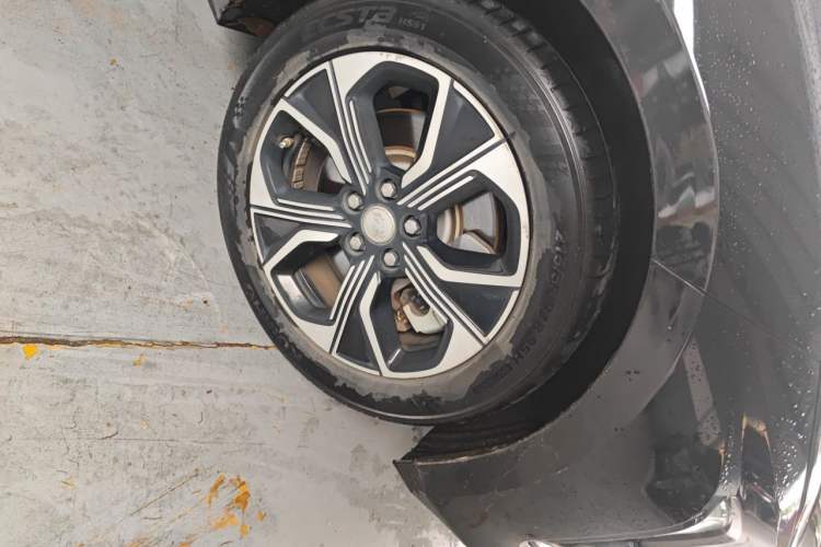 Used Hongqi E-QM5 2021 Charging T3 Version 4 Seats Right Front Wheel Hub