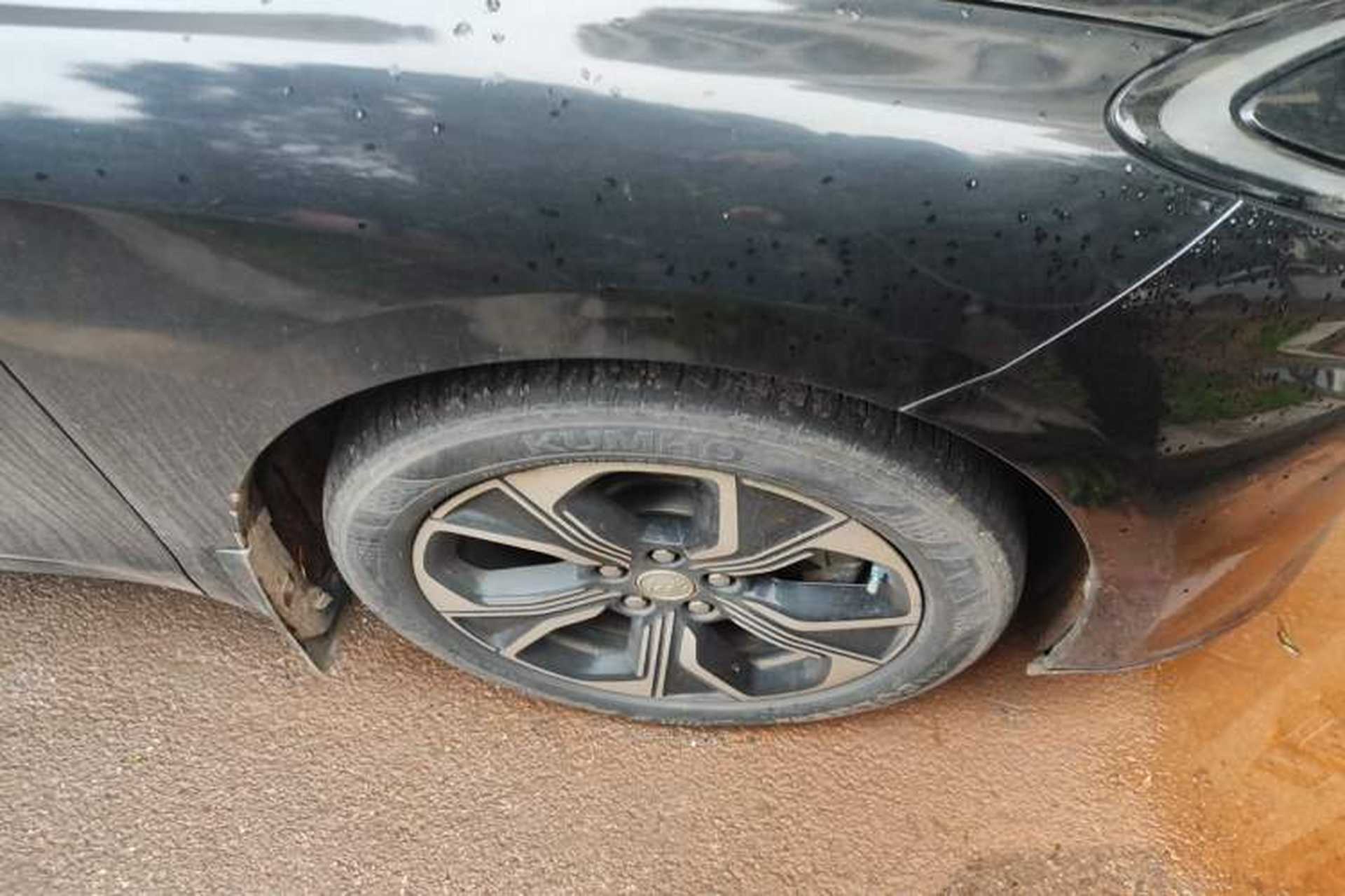 Used Hongqi E-QM5 2021 Online Booking Charging Basic Edition 4 Seats Right Front Wheel Hub
