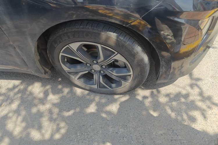 Used Hongqi E-QM5 2021 Charging T3 Version 4 Seats Right Front Wheel Hub