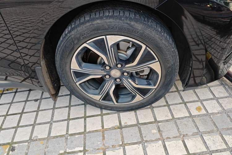 Used Hongqi E-QM5 2021 Online Booking Charging Basic Edition 5 Seats Right Front Wheel Hub