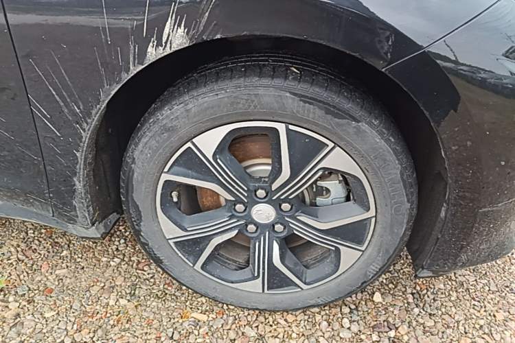 Used Hongqi E-QM5 2021 Online Booking Charging Basic Edition 5 Seats Right Front Wheel Hub