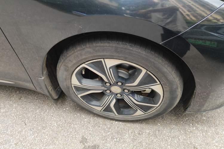 Used Hongqi E-QM5 2021 Charging T3 Version 4 Seats Right Front Wheel Hub