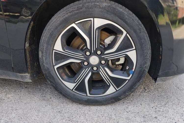 Used Hongqi E-QM5 2021 Charging Flagship Edition Right Front Wheel Hub