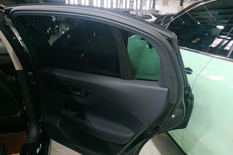 Used Hongqi E-QM5 2021 Charging Version Flagship Edition Right Rear Door Interior