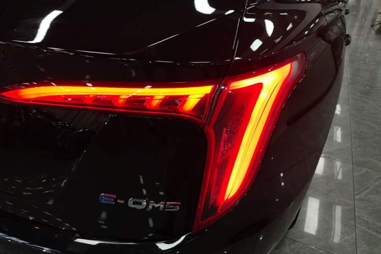 Used Hongqi E-QM5 2021 Charging Version Flagship Edition Right Rear Taillight