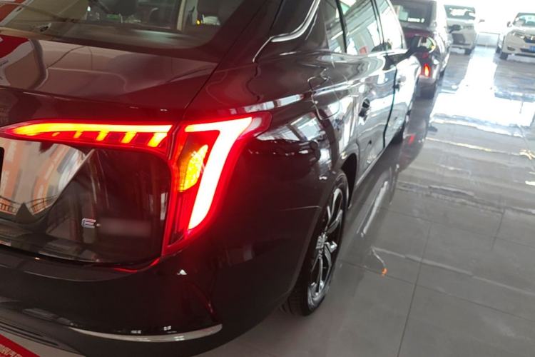 Used Hongqi E-QM5 2021 Charging T3 Version 5 Seats Right Rear Taillight