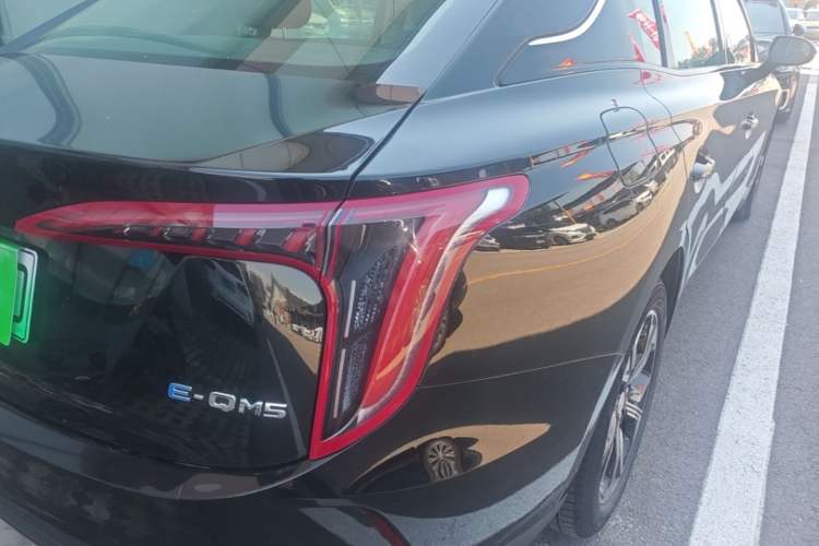 Used Hongqi E-QM5 2021 Online Booking Charging Basic Edition 5 Seats Right Rear Taillight