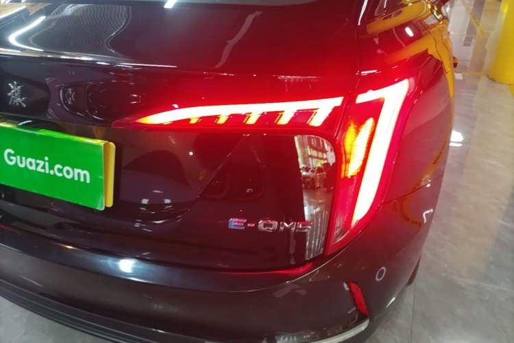 Used Hongqi E-QM5 2021 Online Booking Charging T3 Edition 5-Seater Right Rear Taillight