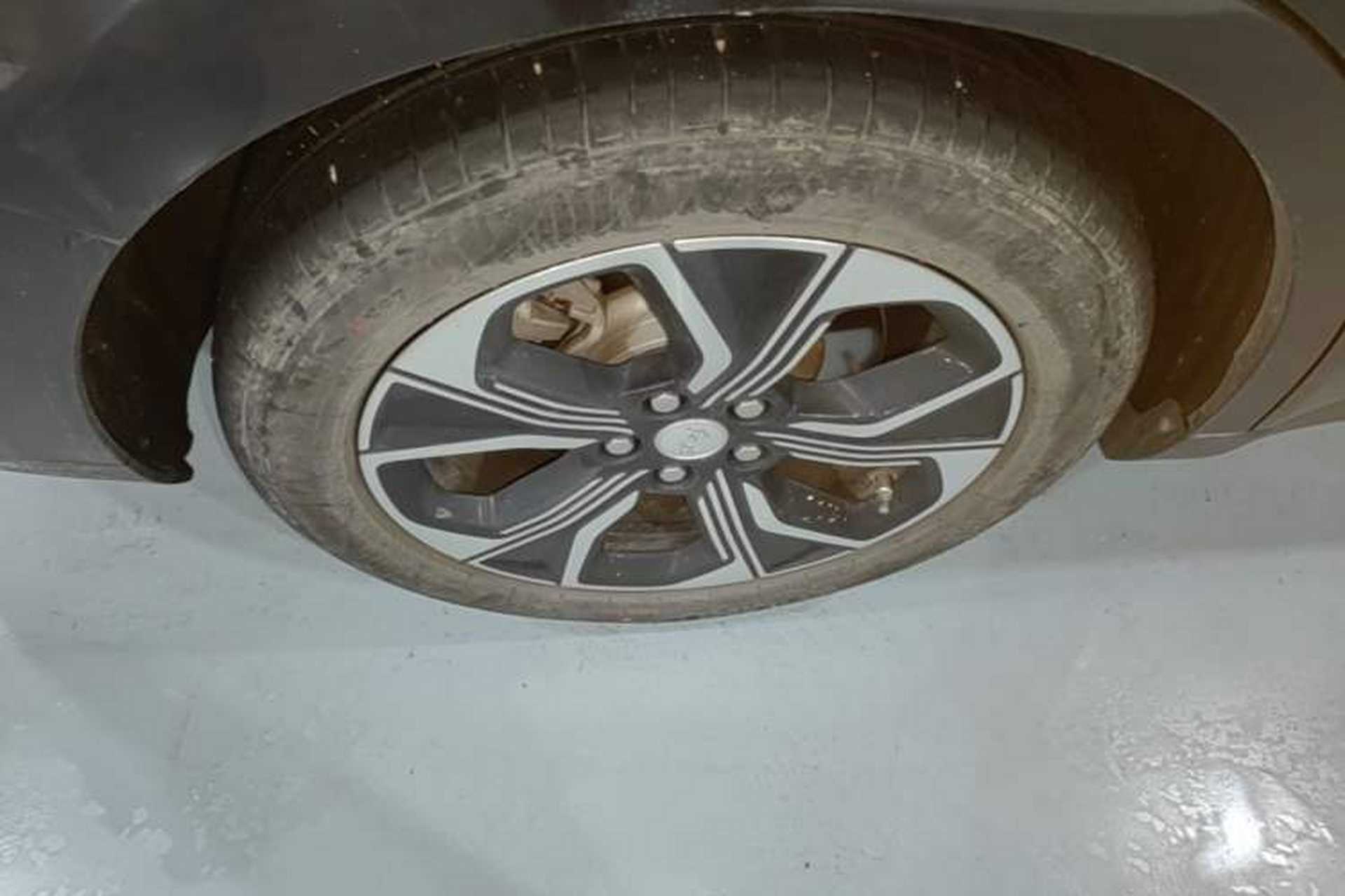 Used Hongqi E-QM5 2021 Online Booking Charging Basic Edition 5 Seats Right Rear Wheel Hub