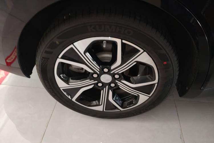 Used Hongqi E-QM5 2021 Online Booking Charging T3 Edition 5-Seater Right Rear Wheel Hub
