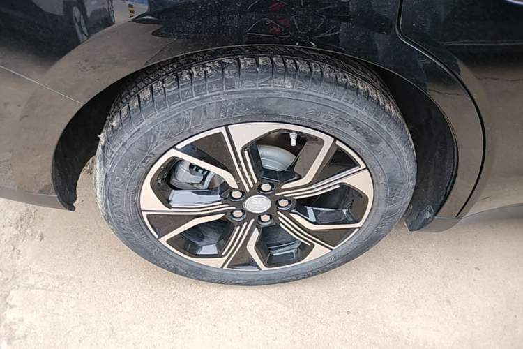Used Hongqi E-QM5 2021 Online Booking Charging Basic Edition 5 Seats Right Rear Wheel Hub