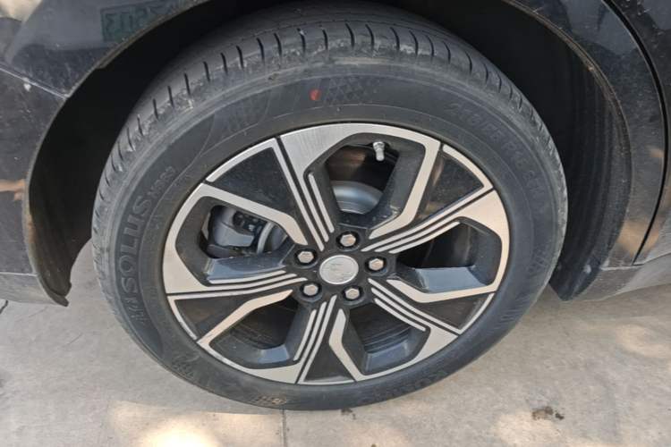 Used Hongqi E-QM5 2021 Charging Version Flagship Edition Right Rear Wheel Hub