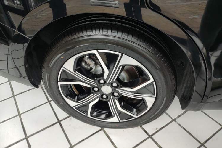 Used Hongqi E-QM5 2021 Online Booking Charging T3 Edition 5-Seater Right Rear Wheel Hub