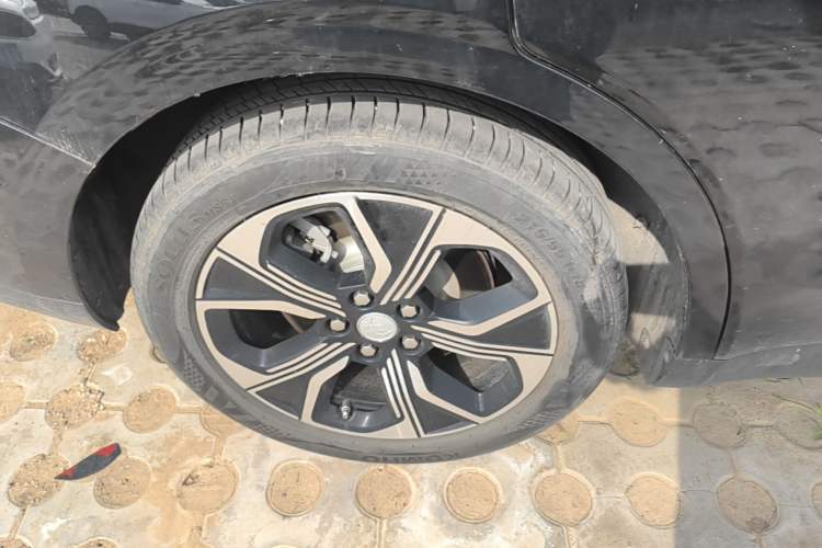 Used Hongqi E-QM5 2021 Online Booking Charging Basic Edition 5 Seats Right Rear Wheel Hub