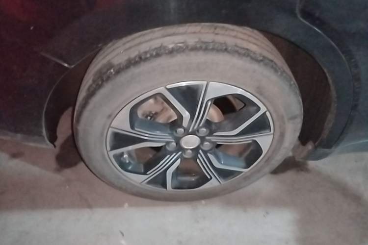 Used Hongqi E-QM5 2021 Online Booking Charging T3 Edition 4 Seats Right Rear Wheel Hub