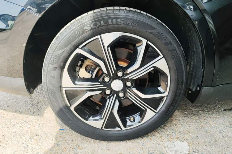 Used Hongqi E-QM5 2021 Charging Flagship Edition Right Rear Wheel Hub