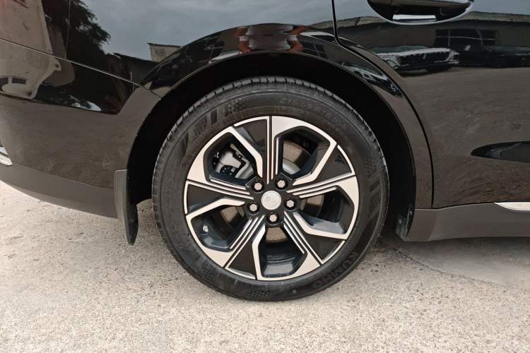 Used Hongqi E-QM5 2021 Charging Version Flagship Edition Right Rear Wheel Hub