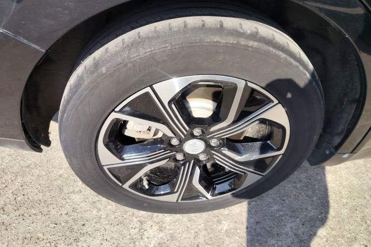 Used Hongqi E-QM5 2021 Charging Flagship Edition Right Rear Wheel Hub
