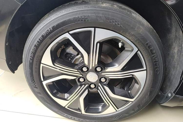 Used Hongqi E-QM5 2021 Online Booking Charging T3 Edition 5-Seater Right Rear Wheel Hub